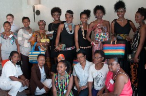 Recycler-craftswomen and models wearing their creations (jewelery, bags, and belts) © atelier phusis